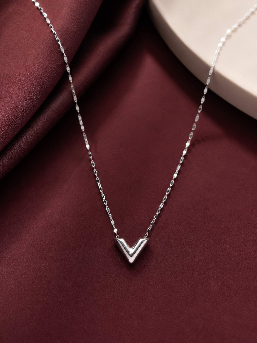 Kalung Chrome V